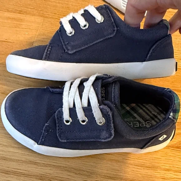 3 pair bundle, boys spring/summer sneakers and water shoes, size 8/9 - Picture 13 of 16